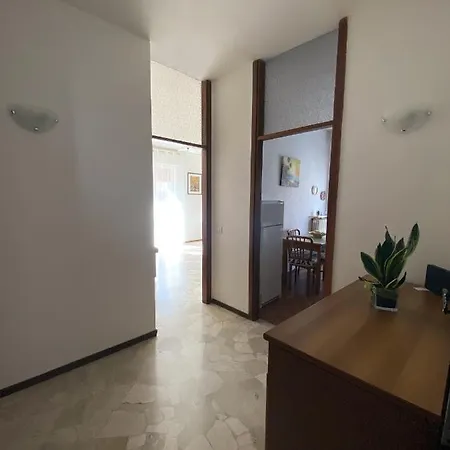 Flat Apartment *