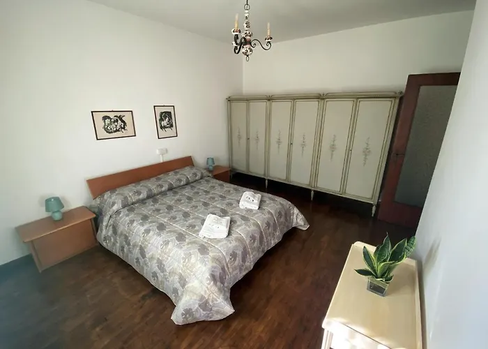 Flat דירה