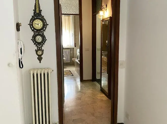 Flat דירה *