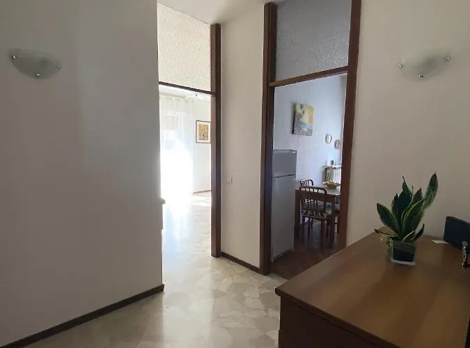 Flat דירה *